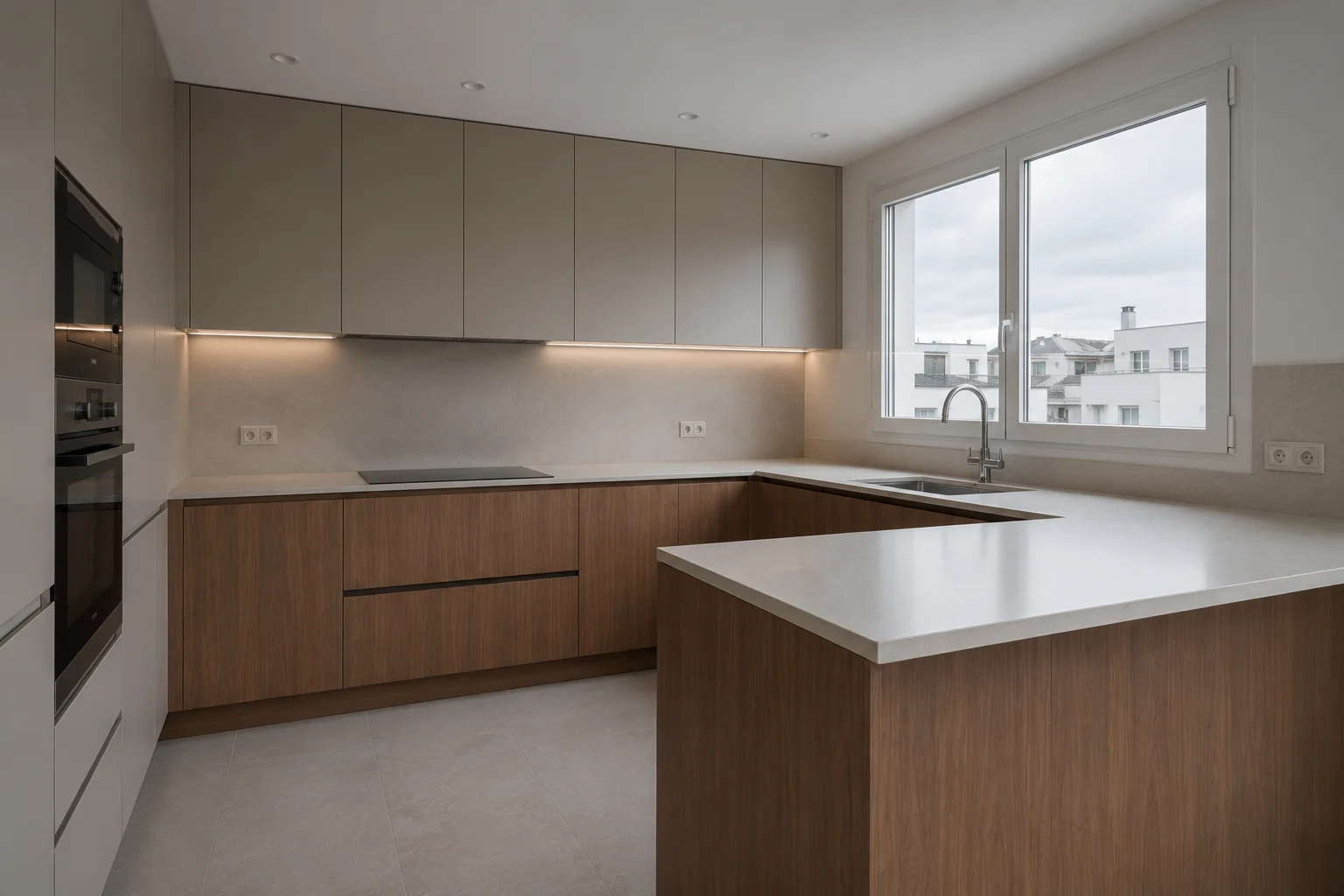 Cocina reformada con acabados actuales en Ontinyent